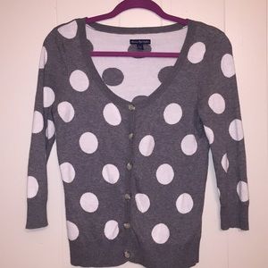 AMERICAN EAGLE cardigan grey with with dots.